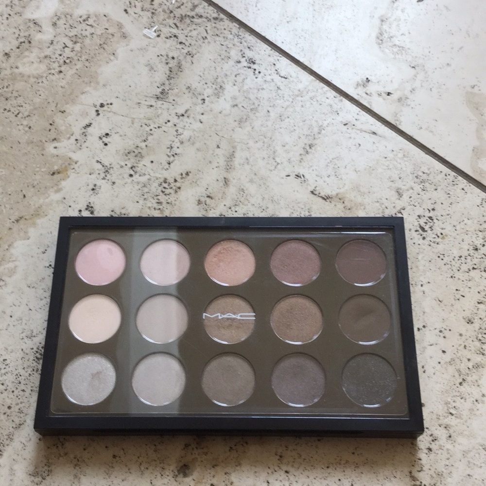MAC 15 pan eyeshadow palette